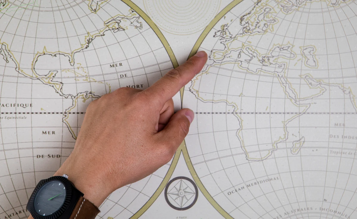 Coordinate live sessions across global time zones for smooth and timely virtual meetings